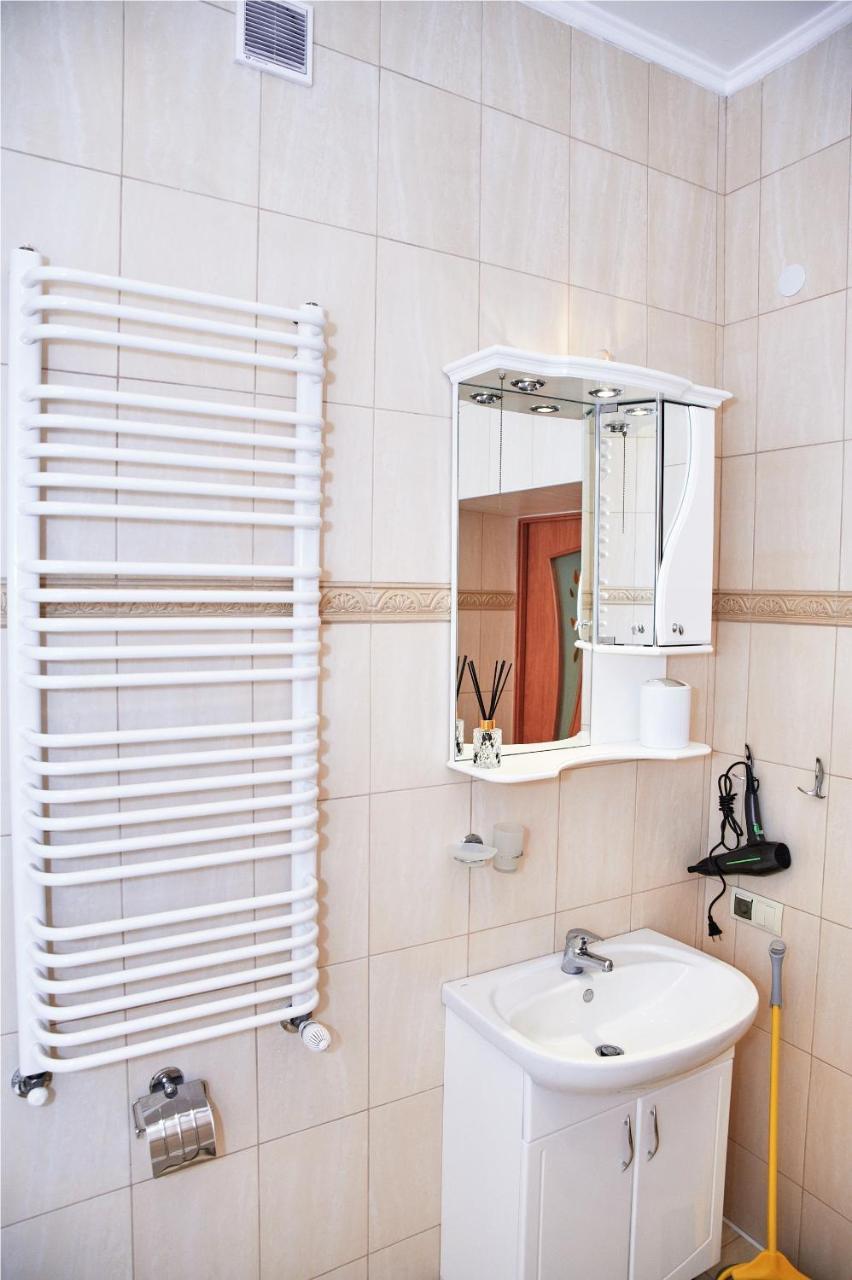Designer Apartment In The Center Lvov Exteriér fotografie